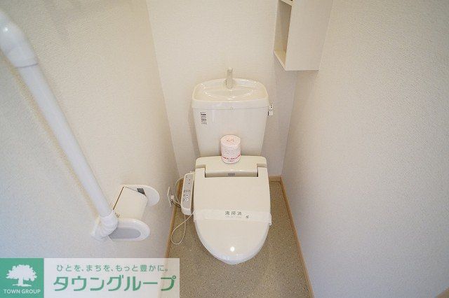 東武伊勢崎線 韮川駅 2階建 築17年のトイレ写真