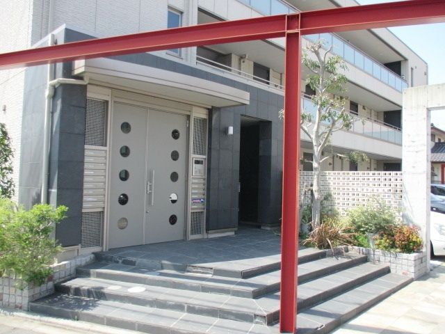 エントランス　堂々のエントランス