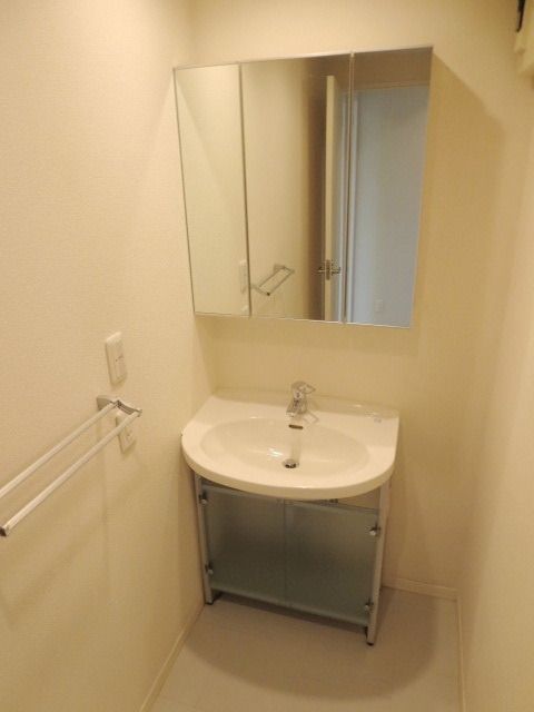 洗面設備　★シンプルに見えて、なかなかオシャレな洗面台★