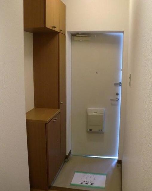 小田急小田原線 本厚木駅 バス乗車時間：12分 最寄りバス停で下車 徒歩4分 2階建 築27年の玄関写真