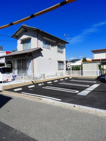 駐車場　駐車場に車を止められます