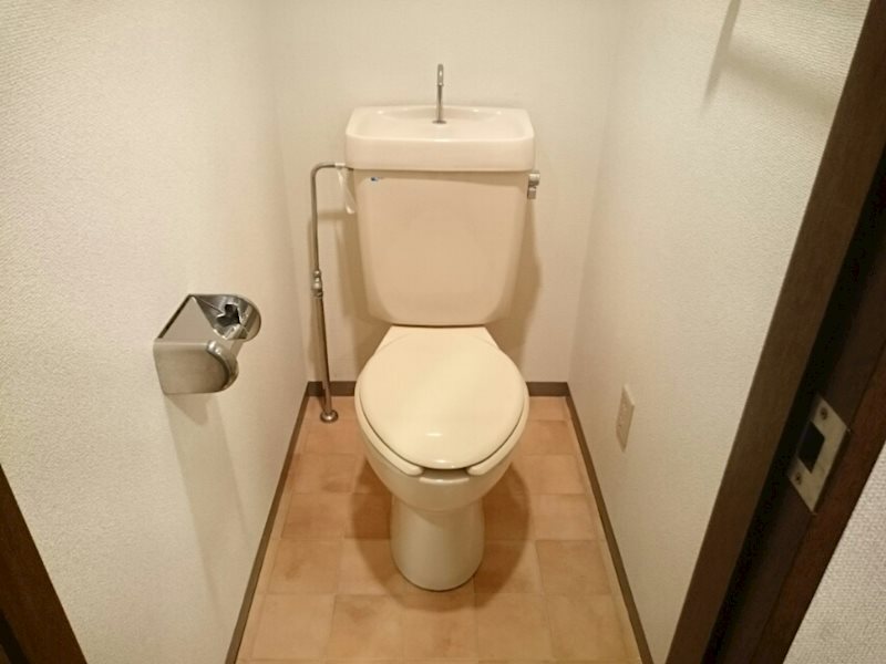 トイレ　同建物、他号室写真参照