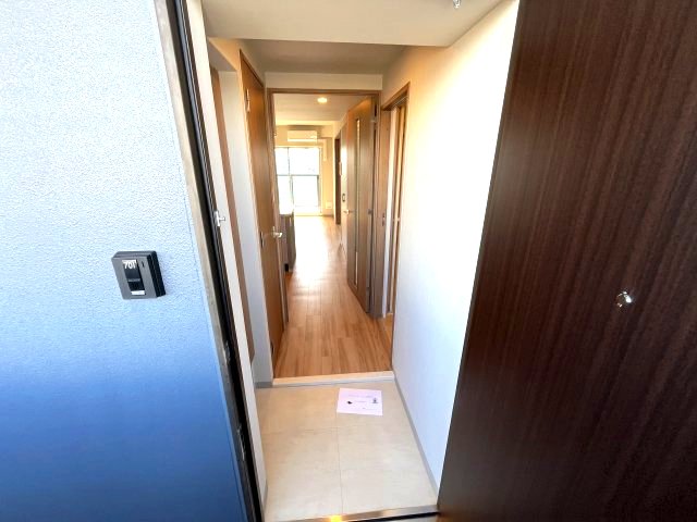 玄関　写真は、他部屋の同間取りとなっております。