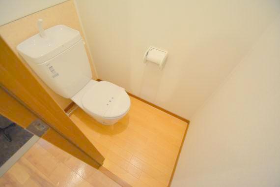 トイレ　清潔感のあるトイレは、誰もがリラックスできる空間です。