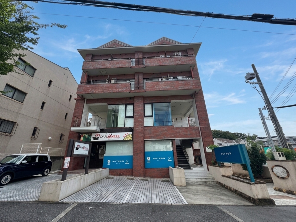 ＪＲ山陽本線 明石駅 バス乗車時間：23分 最寄りバス停で下車 徒歩6分 築39年