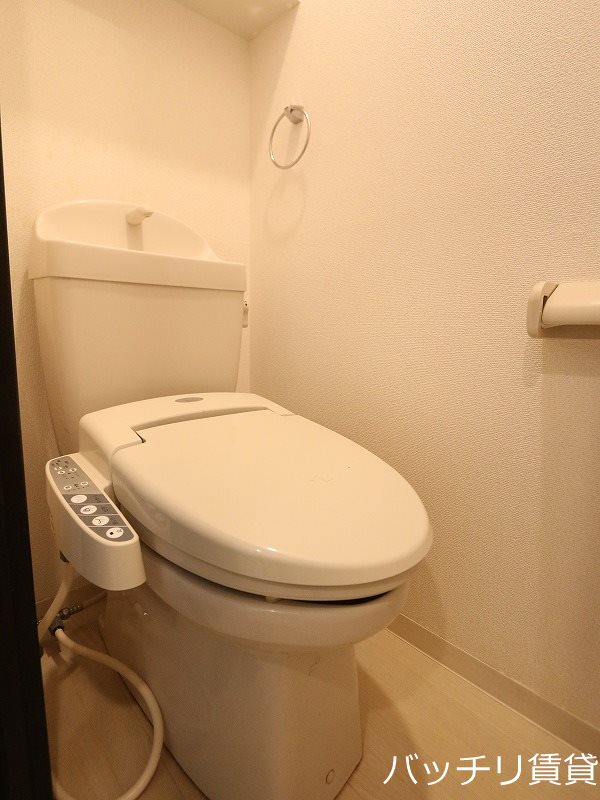 トイレ　画像は同型イメージの為、現況を優先いたします。