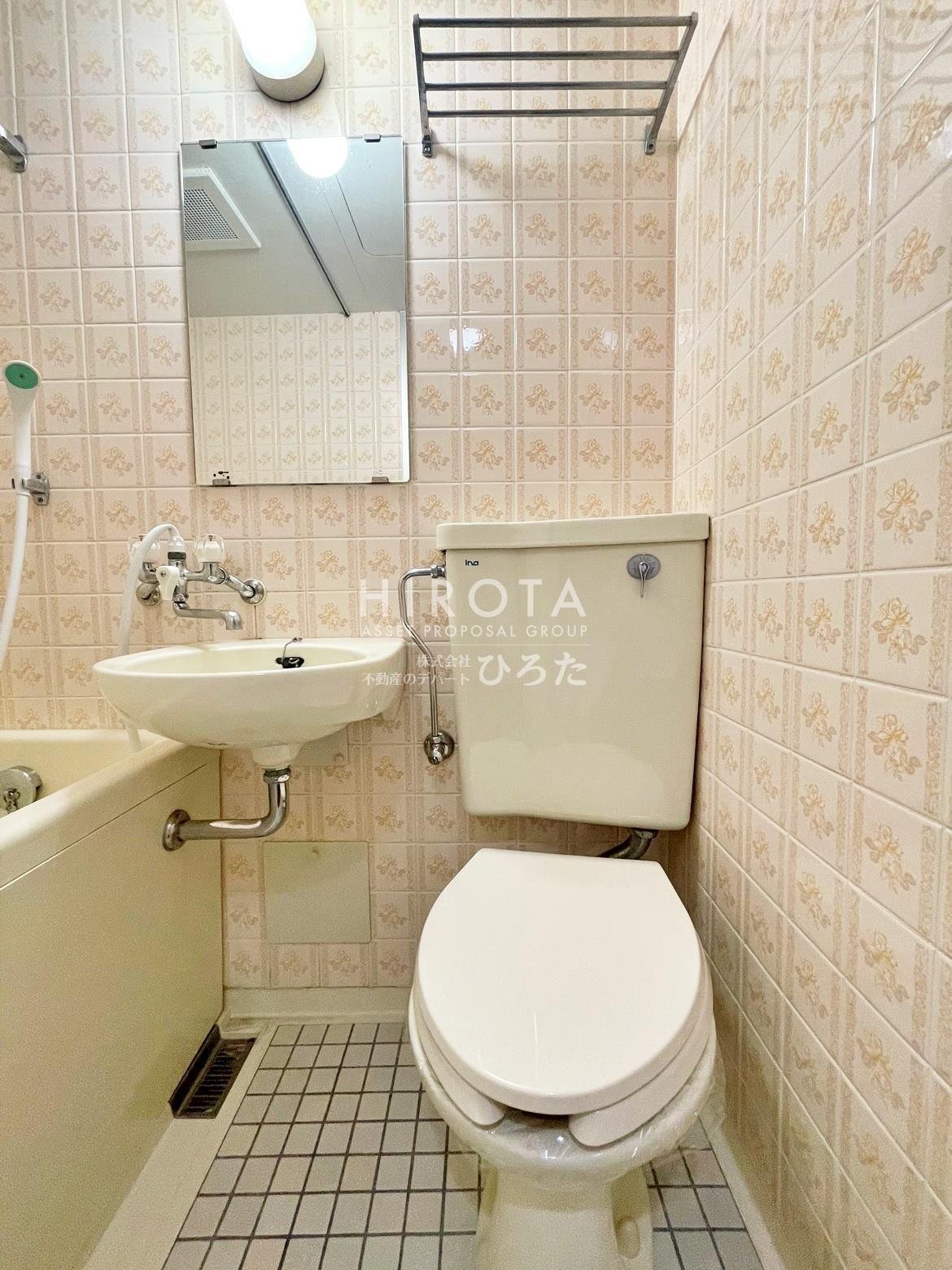 トイレ　※モデルルーム写真の為、入居時家具・備品等はついてきません※