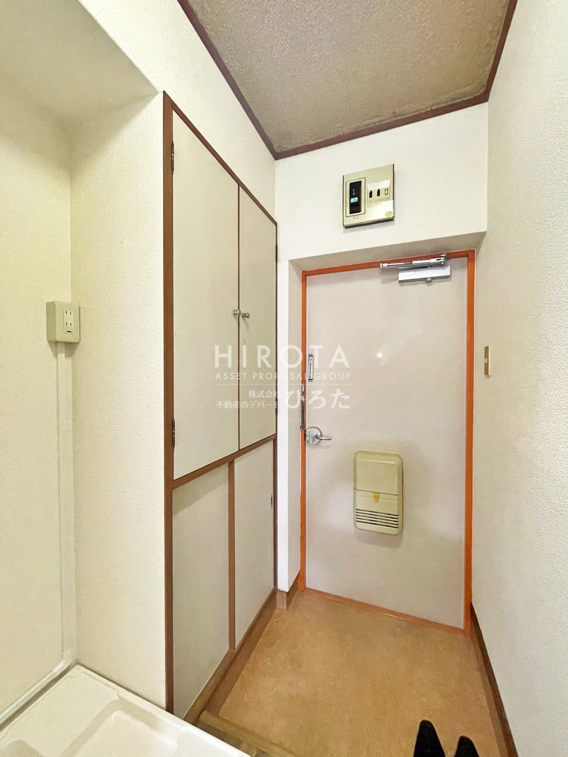 玄関　※モデルルーム写真の為、入居時家具・備品等はついてきません※