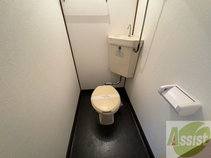 トイレ　こちらはトイレです。清潔感があり、安心して使用できます。