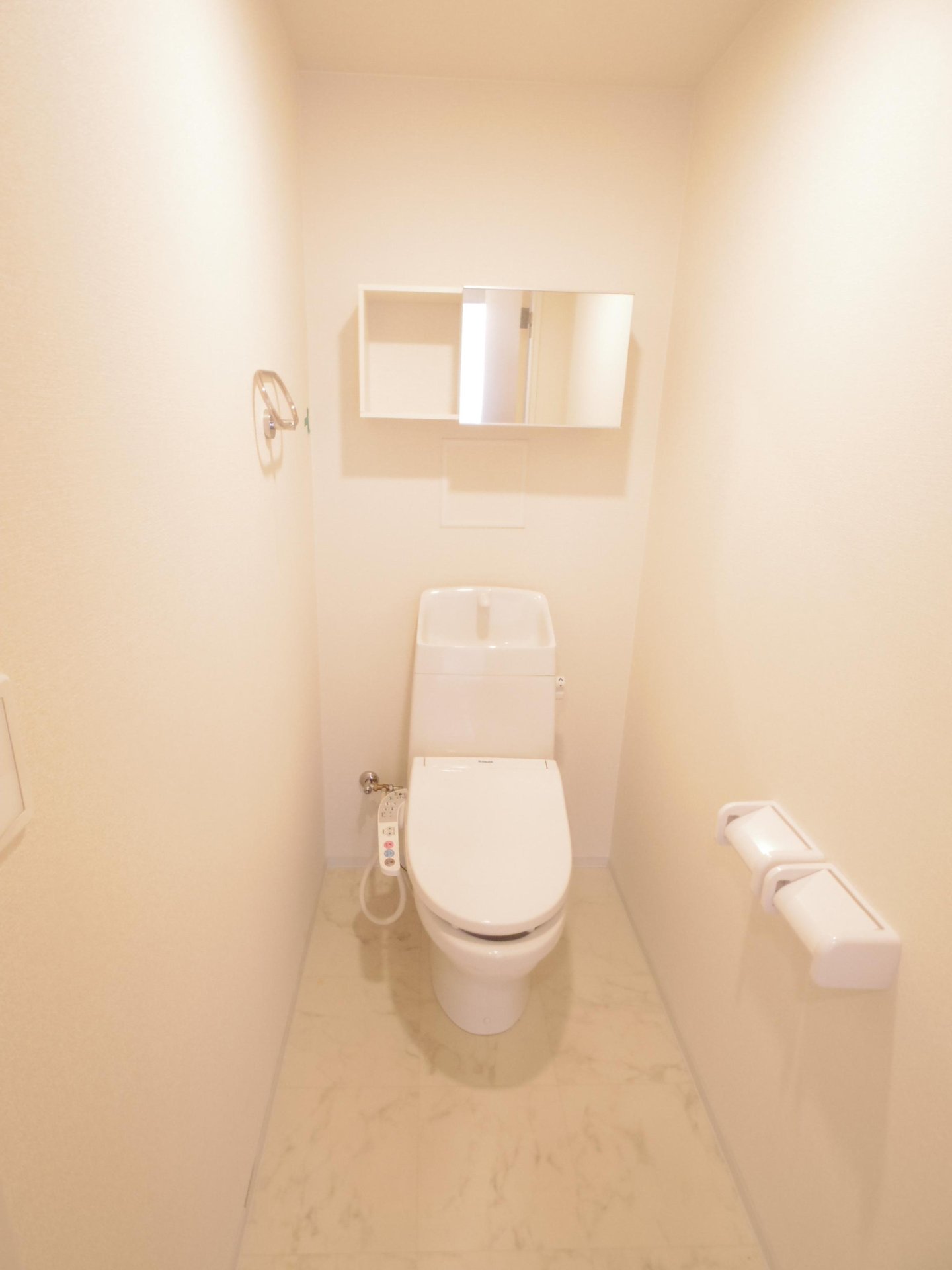 トイレ　※他号室写真です