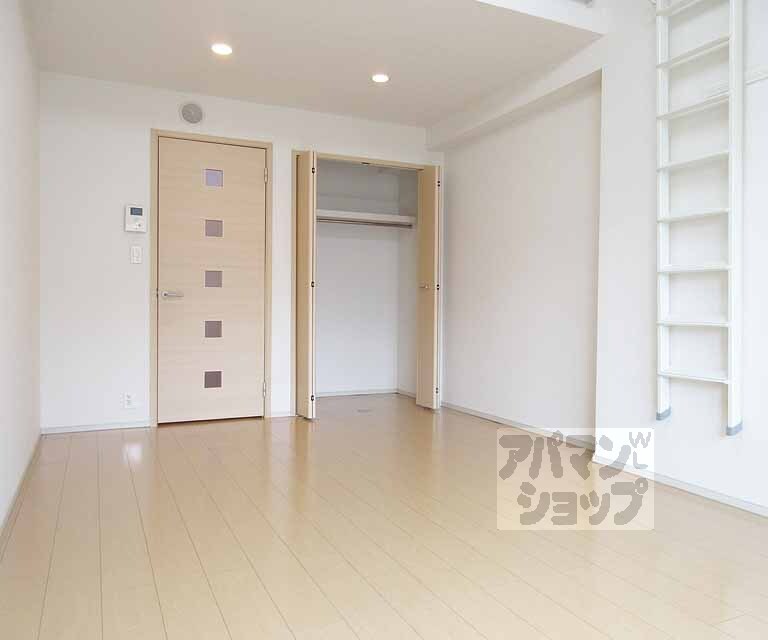 居室・リビング　広々洋室のお部屋！