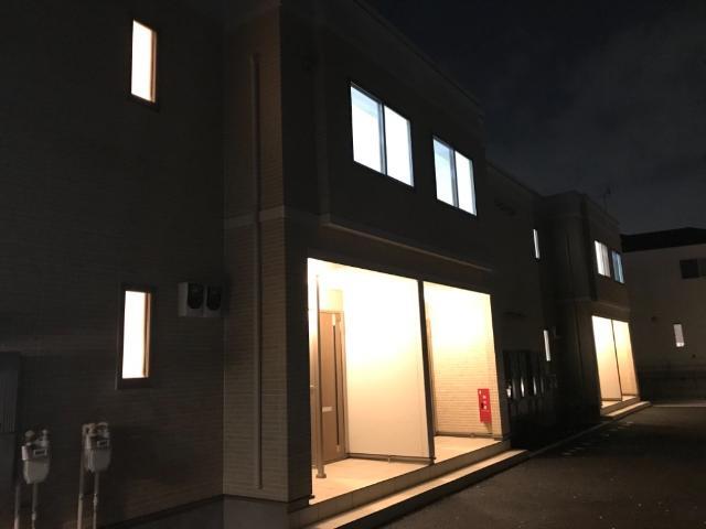 エントランス　外観写真（夜）