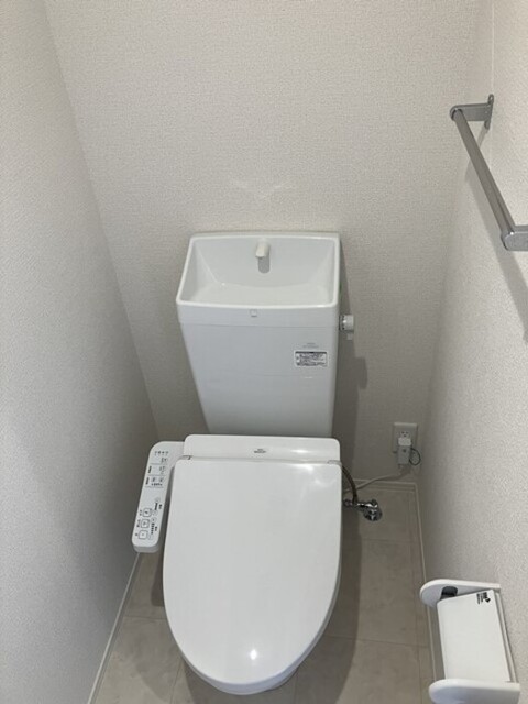 トイレ　温水洗浄暖房便座