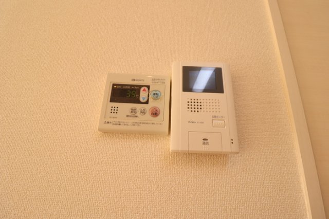 セキュリティ　来訪者の顔が見えるモニターホン付き