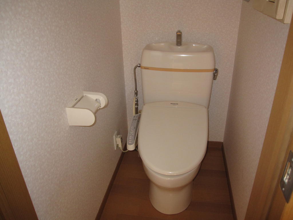 ＪＲ南武線 平間駅 徒歩9分 3階建 築18年のトイレ写真