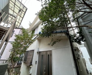 灘区城の下通り貸家の玄関写真