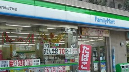 コンビニ　ファミリーマート（コンビニ）まで140m
