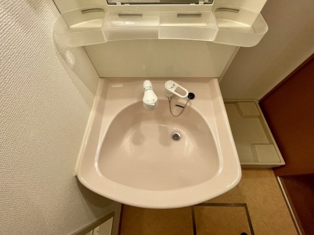 洗面設備　写真は同マンションの他のお部屋のものです