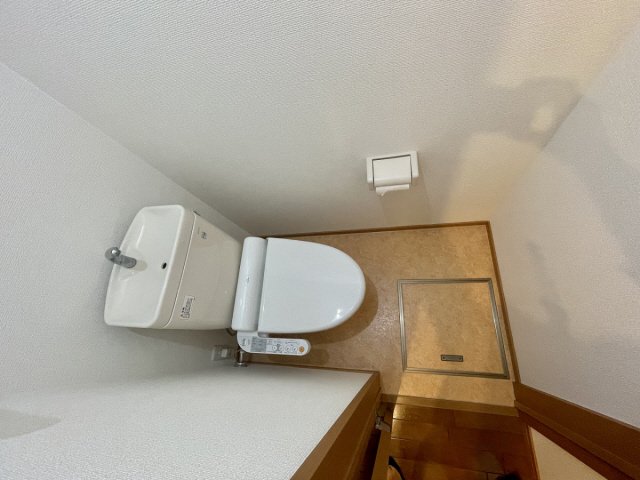 トイレ　写真は同マンションの他のお部屋のものです