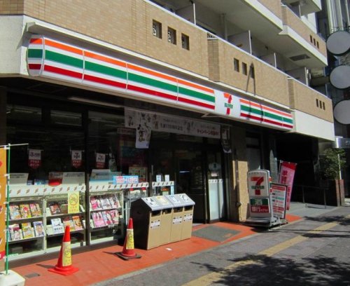 コンビニ　セブンイレブン 豊島巣鴨1丁目店（コンビニ）まで699m