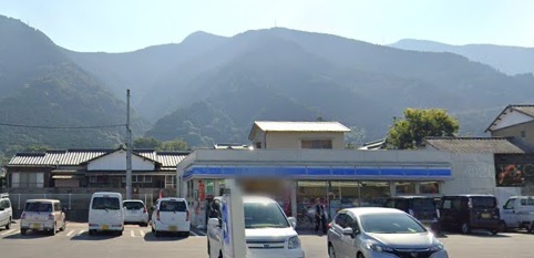 コンビニ　ローソン　篠場（コンビニ）まで697m