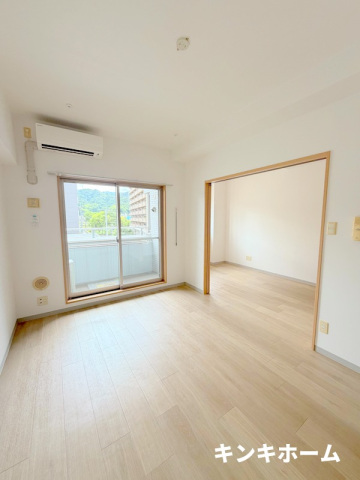 玄関　写真は別のお部屋です。※現況を優先します写真は別のお部屋です
