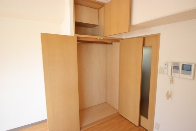 収納　写真は違う号室です。