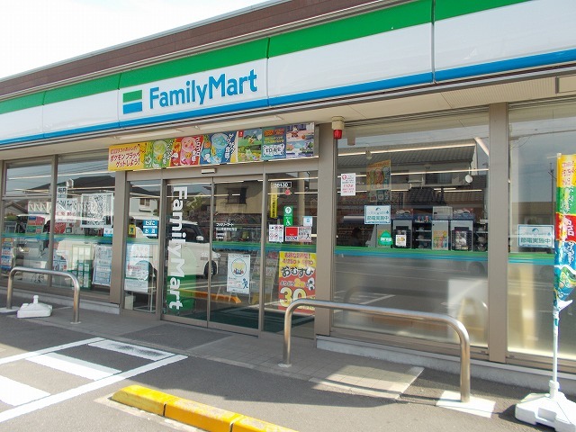 コンビニ　ファミリーマート南斎院町西店（コンビニ）まで450m