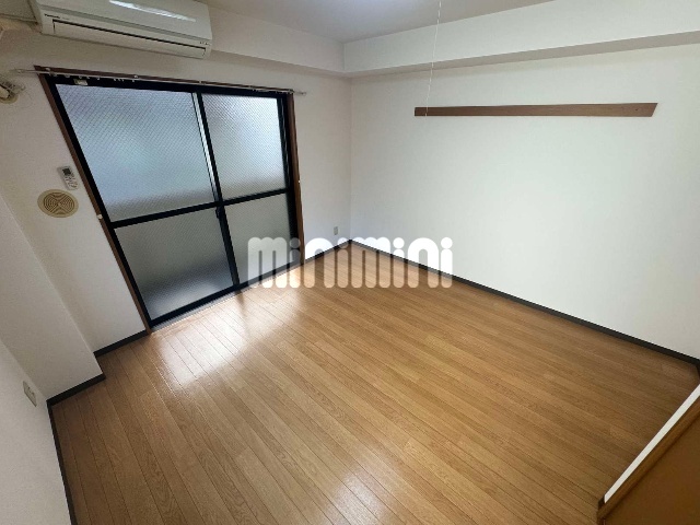 DIAMOND PATIOの居間写真