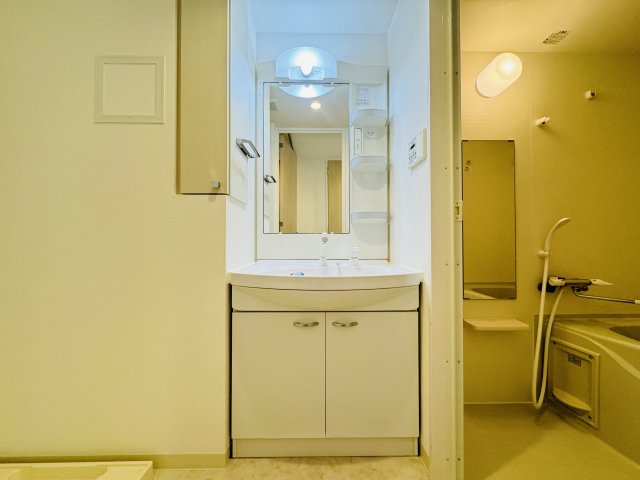 洗面設備　※写真は同タイプ住戸です。