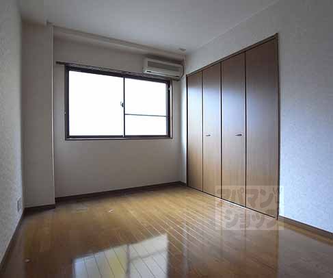 居室・リビング　広々とした部屋です。