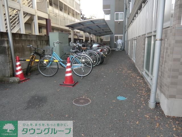 駐車場　共用駐輪場です