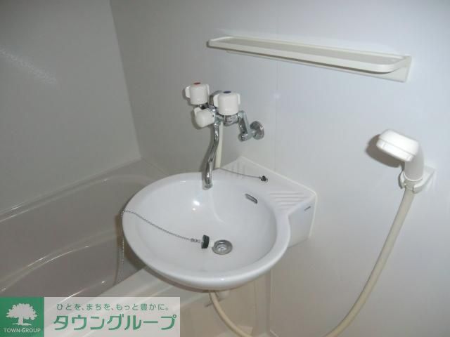 洗面設備　洗面台はバスルームにあります