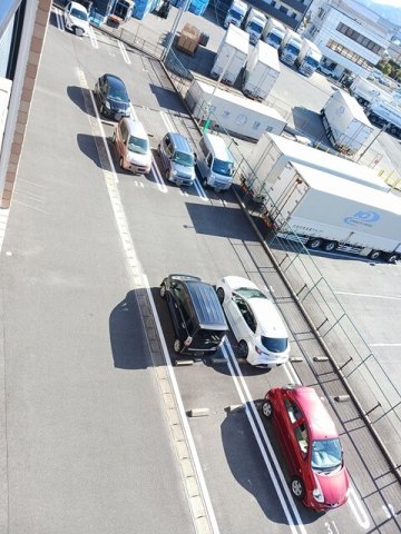 駐車場　駐車場に車を止められます