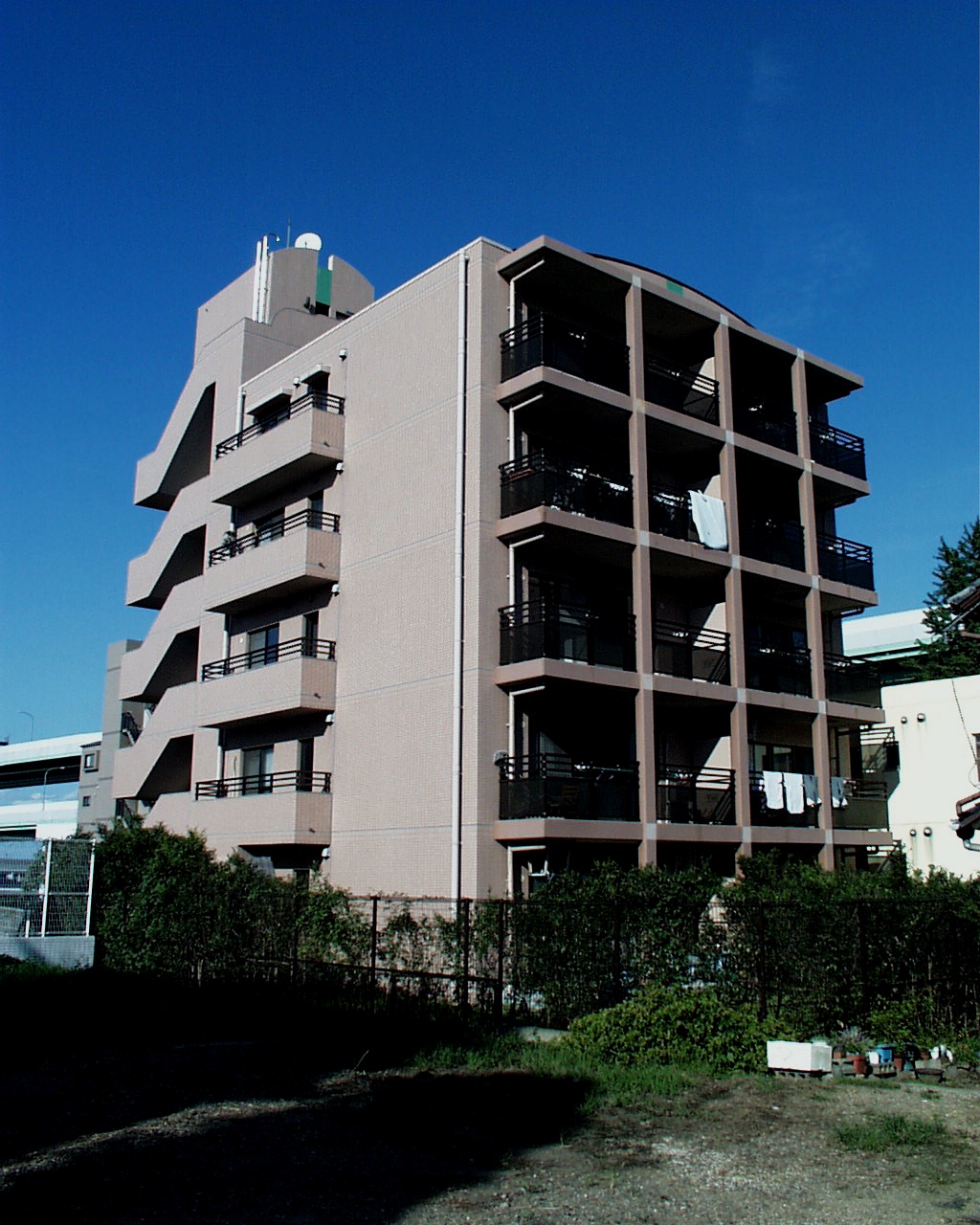 名古屋市東区白壁のマンションの建物外観