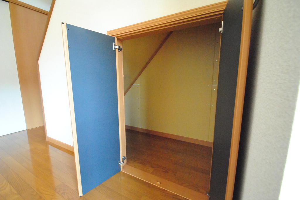 その他設備　階段下収納