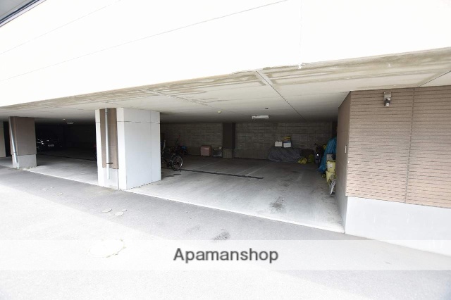 駐車場　エントランス