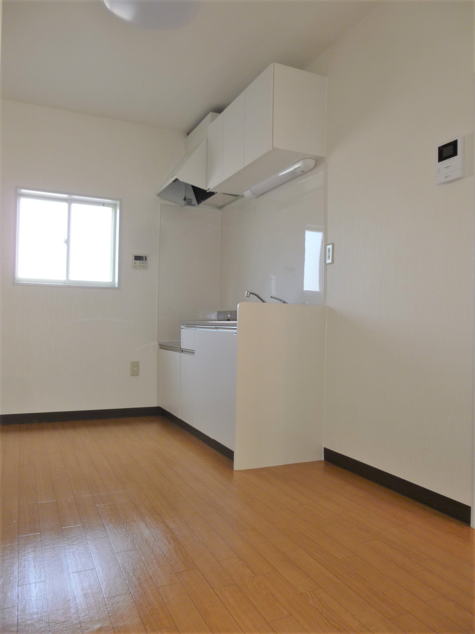 キッチン　広々ダイニングスペースでお料理しやすい！