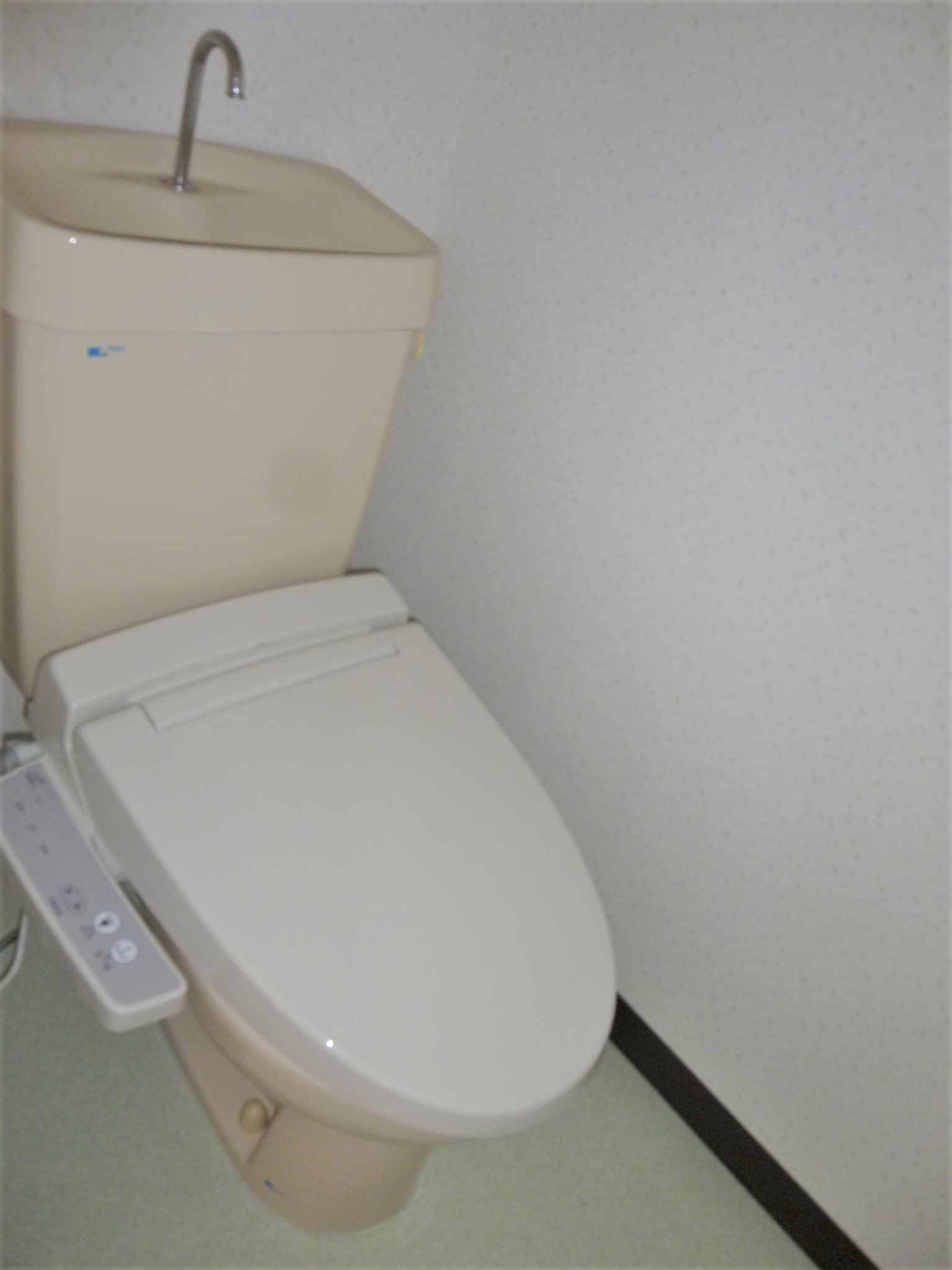 トイレ　温水洗浄便座付き☆