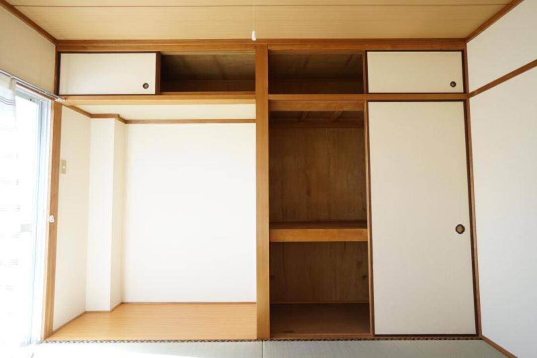 収納　押入れ