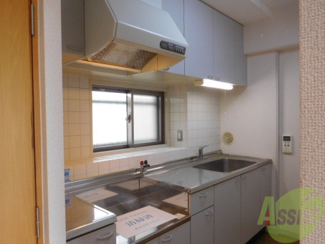 キッチン　ガスコンロ設置可能キッチン窓は奥様に嬉しいですね