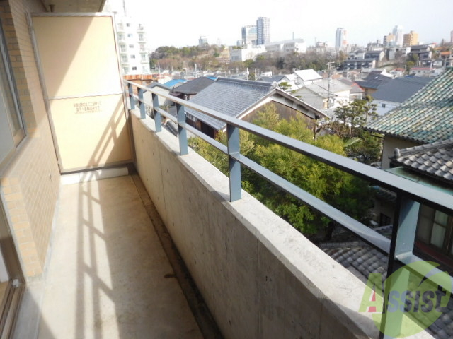 バルコニー　バルコニー南向きでございます