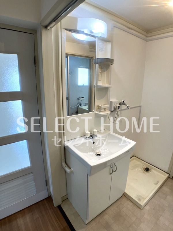 洗面設備　朝の支度にも助かる、独立の洗髪洗面化粧台