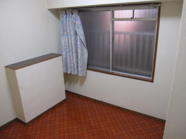 その他部屋・スペース　玄関わきの洋室です。