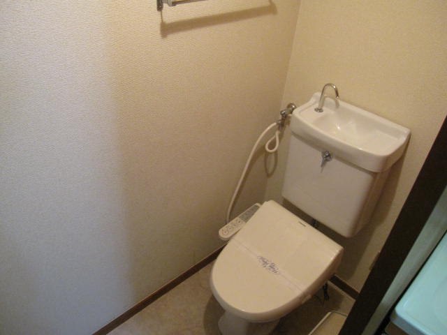 トイレ　毎日が快適な温水洗浄トイレです。