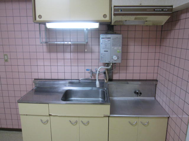 キッチン　都市ガスなので経済的です。