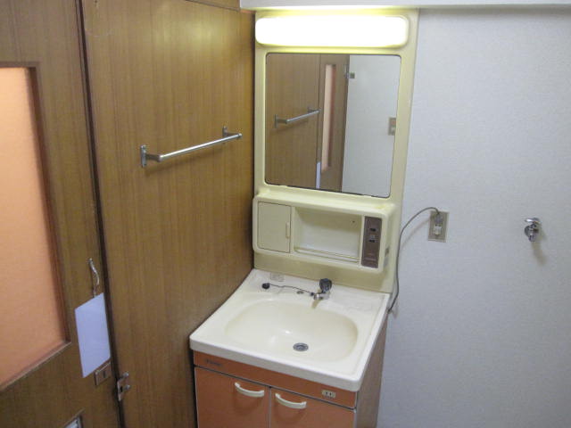 洗面設備　ほっこりする洗面台です。