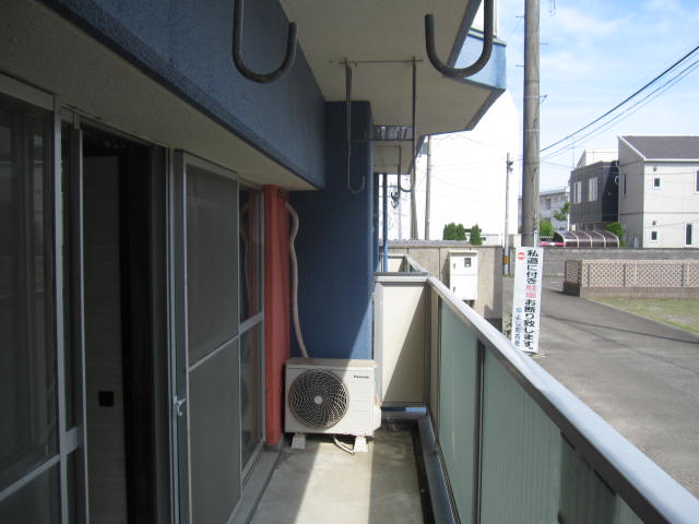 バルコニー　物干し掛けがあります。