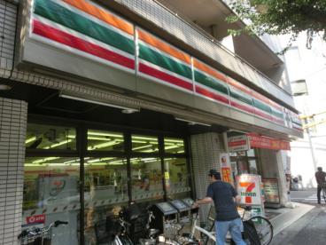 コンビニ　セブンイレブン中野新井店（コンビニ）まで210m