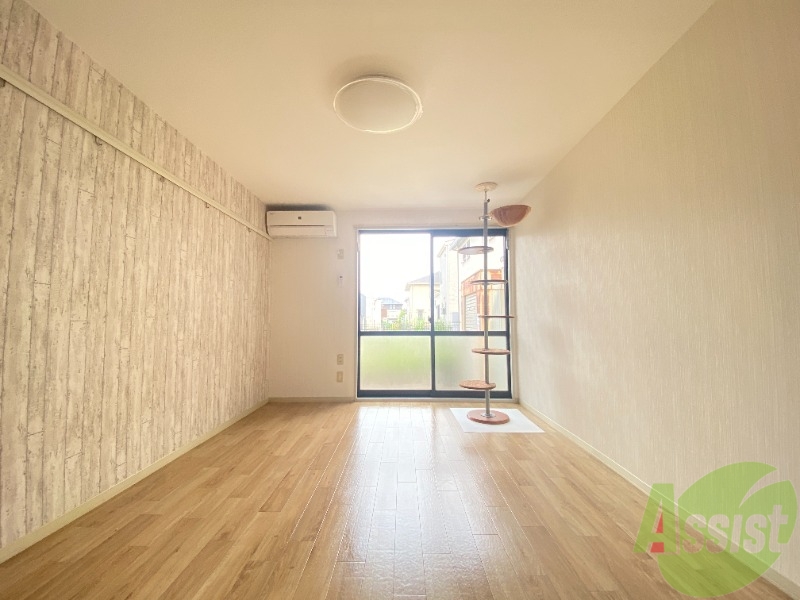 居室・リビング　お部屋は６帖のフローリングです。